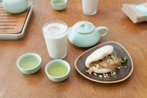 Gua Bao, almond milk and Oolong tea at Cozymazu in Berlin
