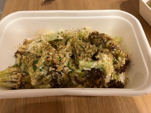 Cauliflower with tahini sauce and zatar by delivery  at Teva in Rio De Janeiro