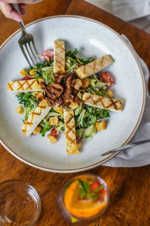 CAESAR SALAD | Kale, romaine lettuce, Caesar dressing, Do Vale shiitake, croutons, Basi.co parmesan, cherry tomatoes. at Teva in Rio De Janeiro