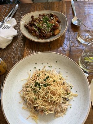Onder: smoked salpicão. Boven: korean spiced crusted seitan at Teva in Rio De Janeiro