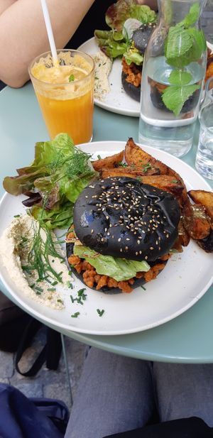 Burger at Kitchen Garden in Bordeaux