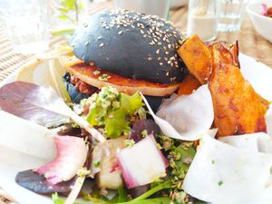 Le Bad Boy Burger - veganement délicieux 😋 at Kitchen Garden in Bordeaux