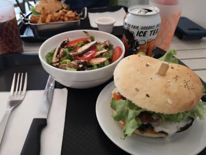 Vegan burger at L'Appétit Bio in Nancy