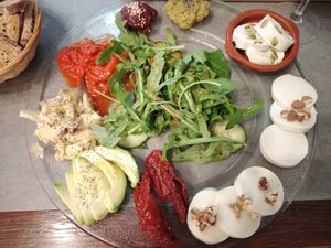 Assiette antipasti 3 fromages vegan  at The Sister in Brussels
