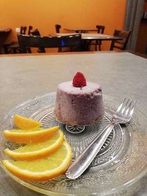 Raspberry mini cake at The Sister in Brussels