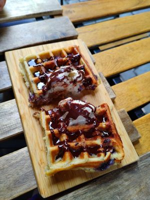 Blueberry dark chocolate and icecream at The Sister in Brussels