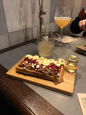 pomegranate waffle (pomegranates, bananas, almonds & agave nectar)   at The Sister in Brussels