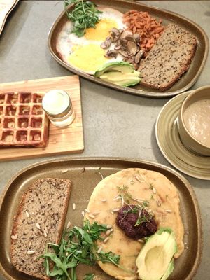 Vegan eggs, Omelette and waffle at The Sister in Brussels