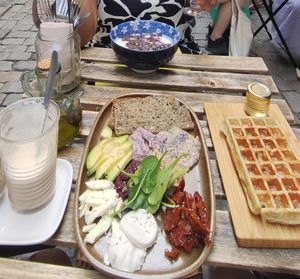  at The Sister in Brussels