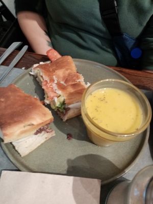 S at The Sister in Brussels