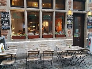 front with terrace at The Sister in Brussels