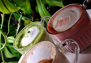 matcha, chai & pink latte at The Sister in Brussels