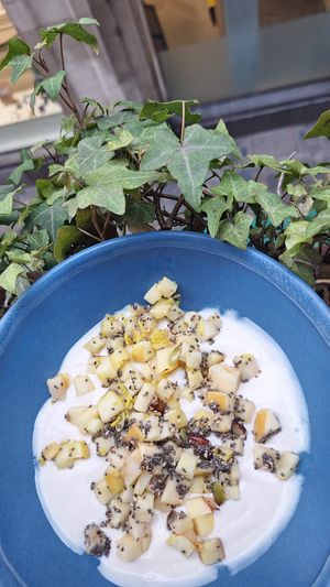 appel superfood bowl with soy yogurt at The Sister in Brussels