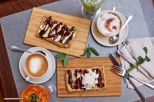 vegan and gluten free waffles at The Sister in Brussels