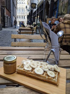 Peanut butter and banana waffle outside at The Sister in Brussels