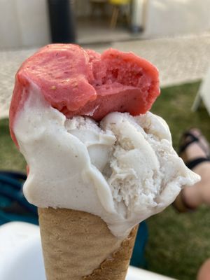 Strawberry and almond   at Gelateria Alice in Sagres
