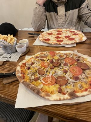 Vegan sausage, salami, tomato, onion, mushroom and cheese  at Pizza Loft in Krakow