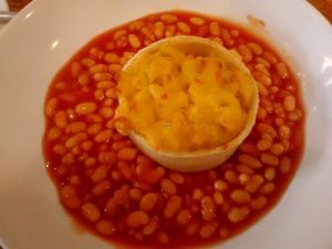 Vegan macaroni cheeze pie and baked beans at Rose & Grant's in Glasgow