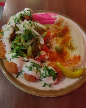 Falafel-Teller in vegan at Zedern Imbiss in Bremen