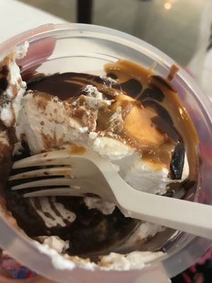 Vegan dulce de leche dessert served  at Natgen in Buenos Aires