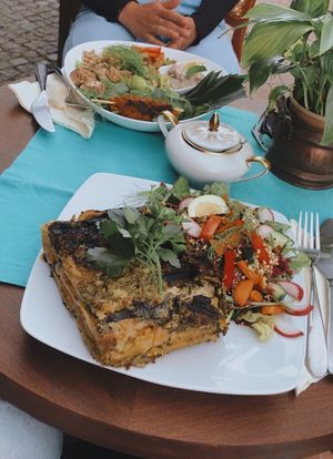 Vegane Lasagne und glutenfreie vegane Bowl. Beides war sehr gut! at Marae - Kaffee & Zauberei in Luebeck