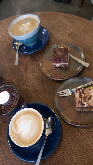 Cappuccino, Caramel and Double Choc Cake and Americano at Marae - Kaffee & Zauberei in Luebeck