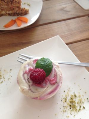 raspberry white chocolate cake  at Marae - Kaffee & Zauberei in Luebeck