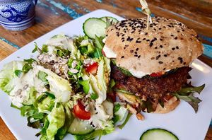 homemade pulled mushroom burger at Marae - Kaffee & Zauberei in Luebeck