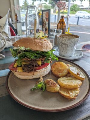 V.I.P. burger 🤘🏼 at Particle Cafe in Avondale Heights