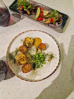 Starter - grilled king oyster ‘scallops’ & artichoke hearts on cauliflower puree with annatto ‘cream’ #Veganuary at Stem & Glory in Cambridge