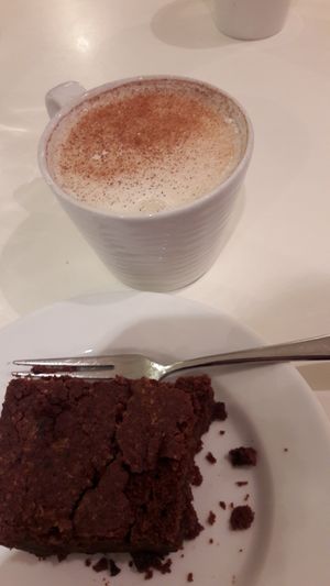 Chocolate brownie and chai latte at Stem & Glory in Cambridge