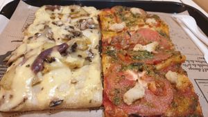 two kinds of vegan pizza at Hank Vegan Pizza in Paris