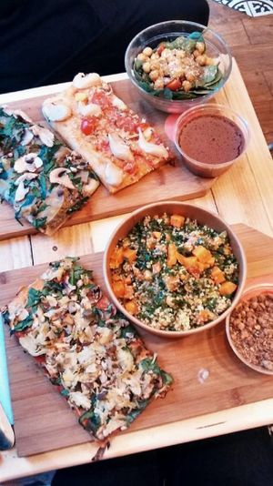 Yummy pizzas at Hank Vegan Pizza in Paris