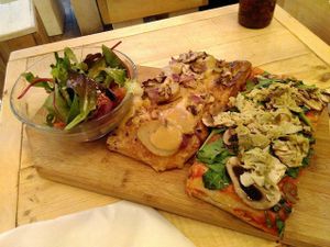 PIZZE at Hank Vegan Pizza in Paris