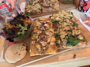 pizza, salad, cookie  at Hank Vegan Pizza in Paris