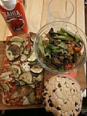 After I had the first slice of pizza at Hank Vegan Pizza in Paris