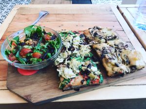 hank vegan pizza  at Hank Vegan Pizza in Paris