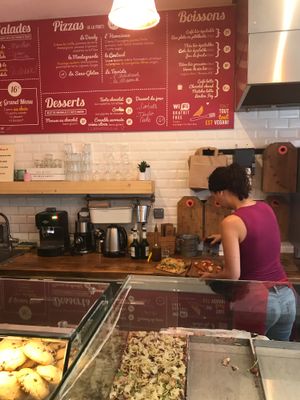 menu at Hank Vegan Pizza in Paris