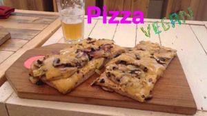 miam at Hank Vegan Pizza in Paris