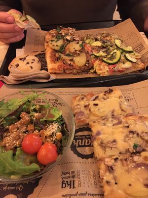 best vegan pizza ever! at Hank Vegan Pizza in Paris