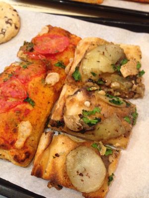 Pizza ❤️ at Hank Vegan Pizza in Paris