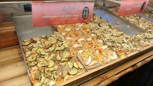 great variety at Hank Vegan Pizza in Paris