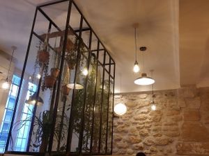 interior decoration at Hank Vegan Pizza in Paris