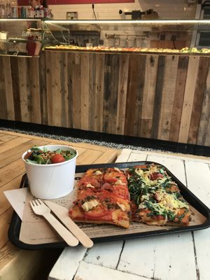 Pizza heaven!  at Hank Vegan Pizza in Paris