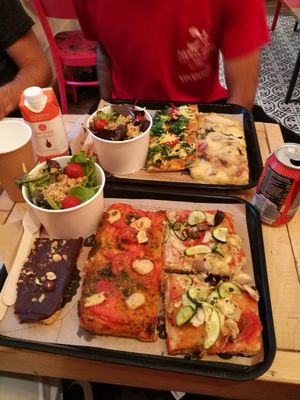 Grand menu at Hank Vegan Pizza in Paris