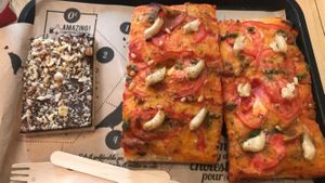 La Mama pizza and chocolate tarte at Hank Vegan Pizza in Paris