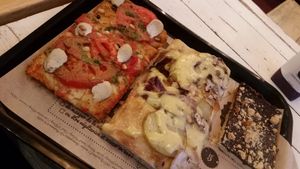   at Hank Vegan Pizza in Paris