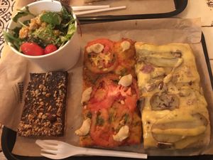 Le petit Plate deal was A-1 at Hank Vegan Pizza in Paris