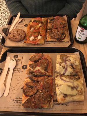 Two x petit menu at Hank Vegan Pizza in Paris