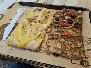 Montagnarde and other at Hank Vegan Pizza in Paris